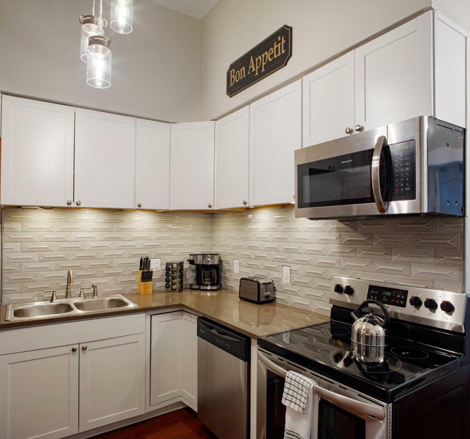 Newly Renovated Historic Savannah Townhome! Bagian luar foto