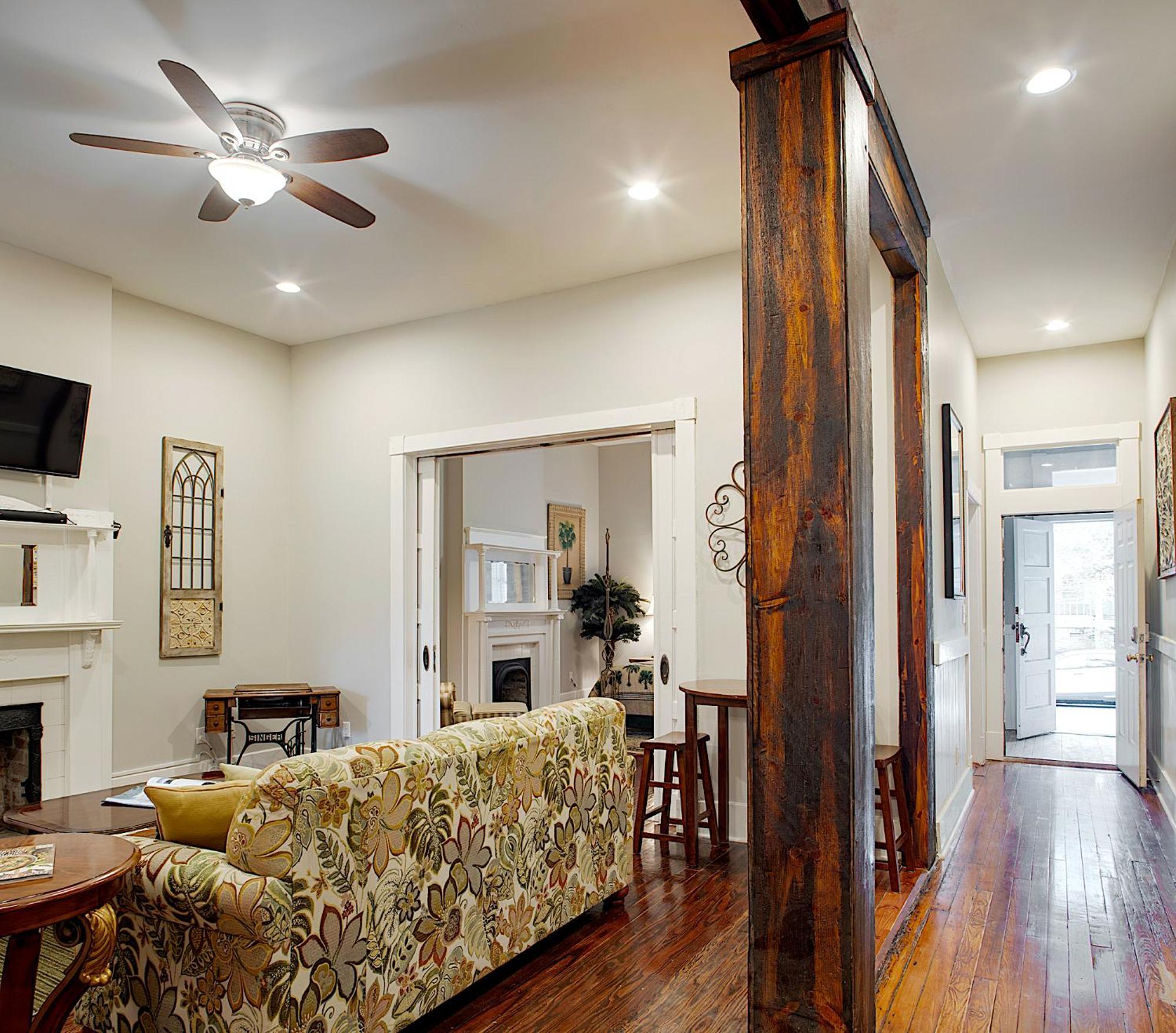 Newly Renovated Historic Savannah Townhome! Bagian luar foto