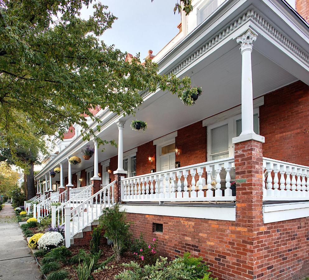 Newly Renovated Historic Savannah Townhome! Bagian luar foto
